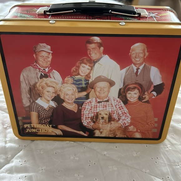 NEW fun nostalgia Petticoat Junction tin lunchbox - Picture 4 of 8